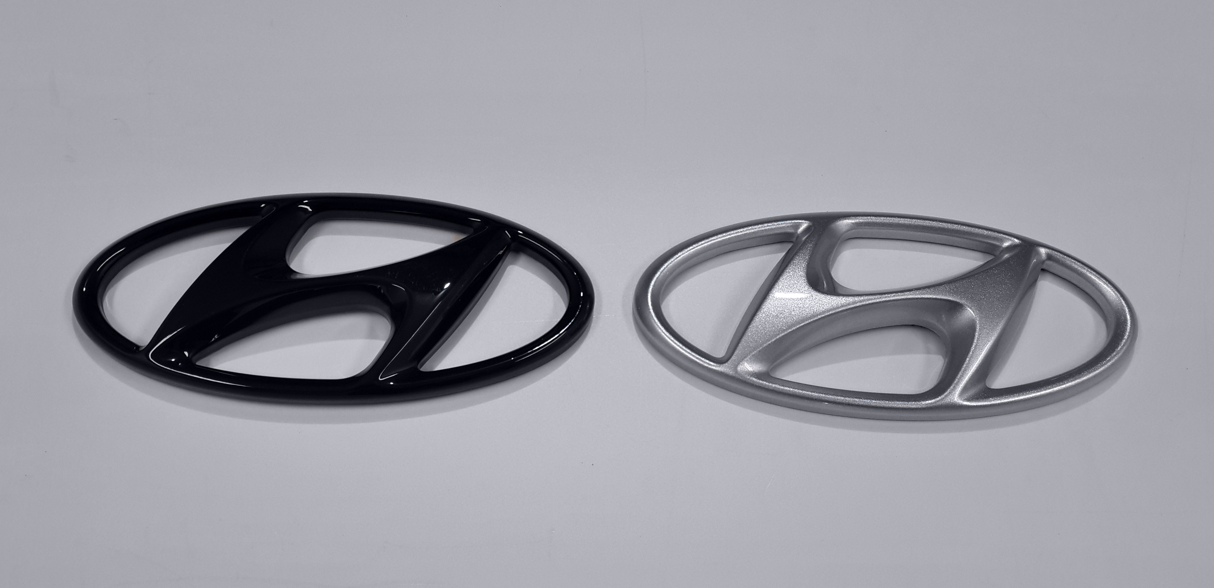 Шильдик Hyundai (окрашеный) (1 шт)