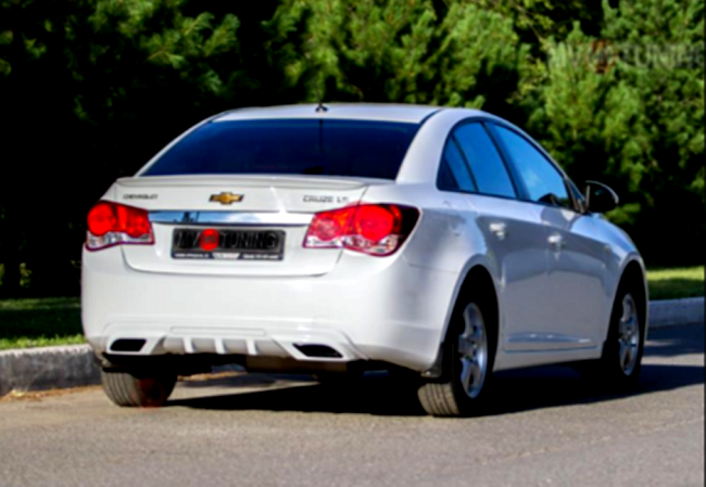 Диффузор заднего бампера MV Chevrolet Cruze (2008-2012) var№1 (под покраску)