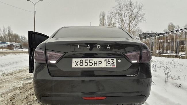 Задние фонари Lada Vesta c режимом бегающего поворотника (Серые)