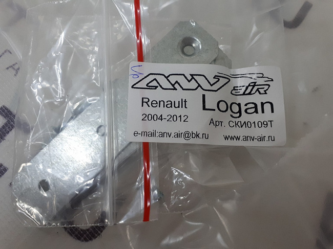 Дефлектор капота Voron Glass на Renault Logan