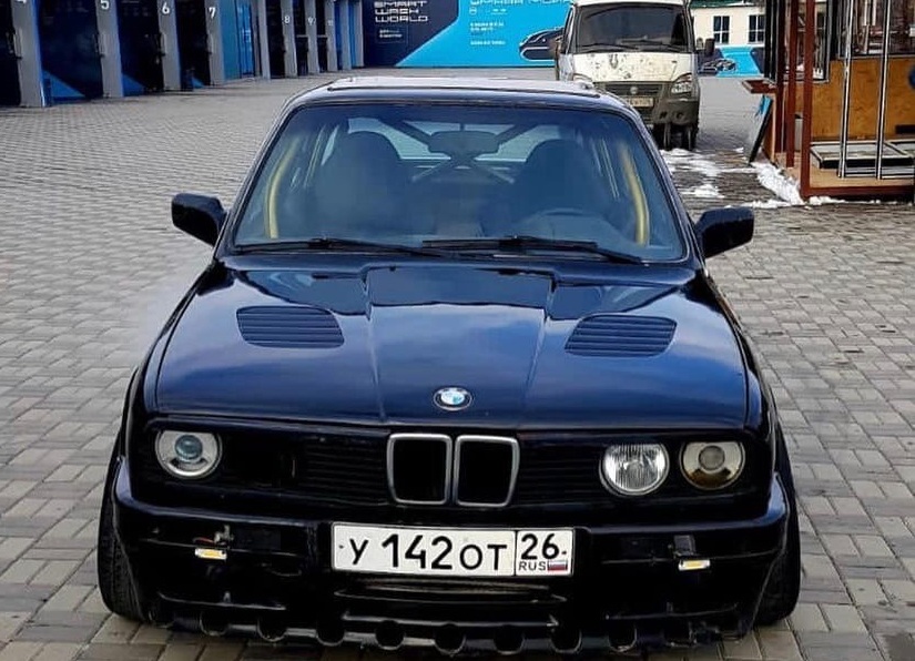 Капот BMW E30 с жабрами